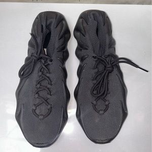 Men’s adidas Yeezy 450
Utility Black size 13.5